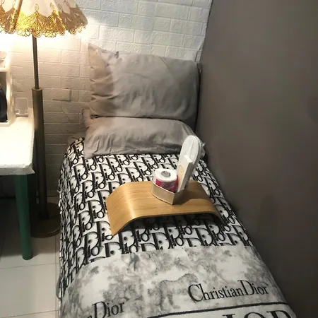 Johnfonz Building Affordable Room